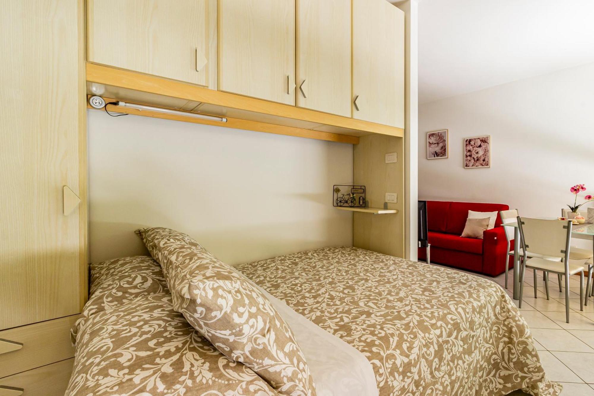Private Garden & Garage - Self Check-In & Remote Access Apartamento Como Exterior foto