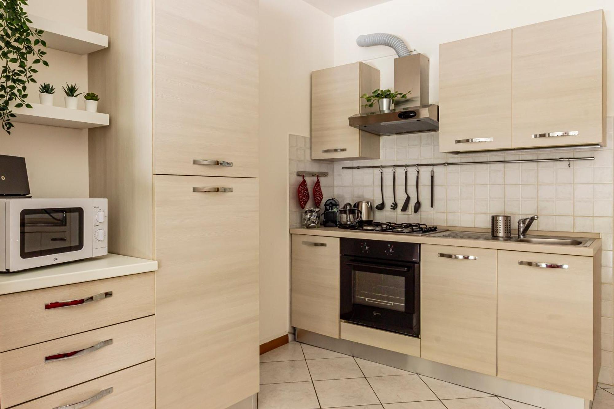 Private Garden & Garage - Self Check-In & Remote Access Apartamento Como Exterior foto